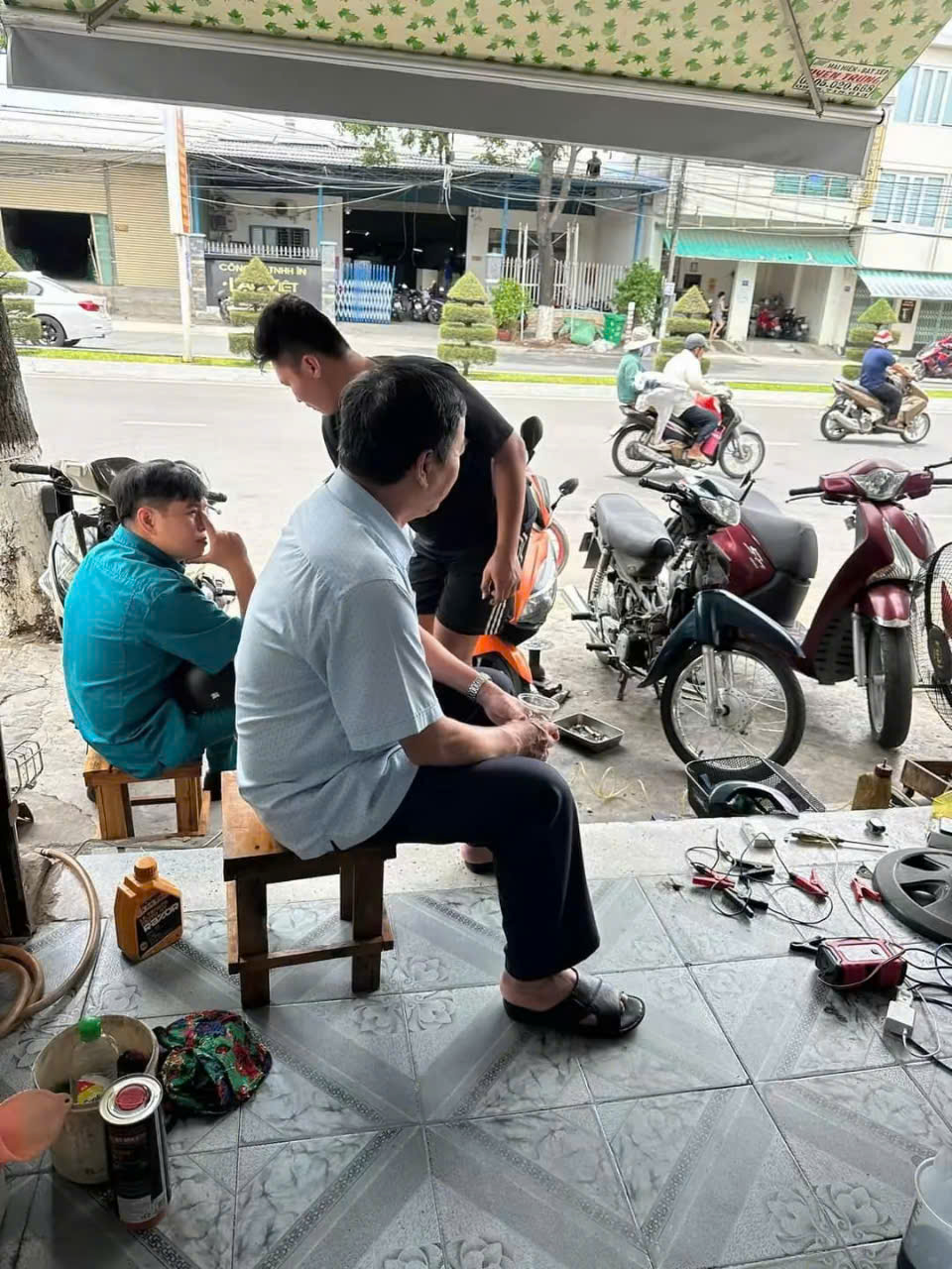 Thợ sửa chữa xe máy tận nhà